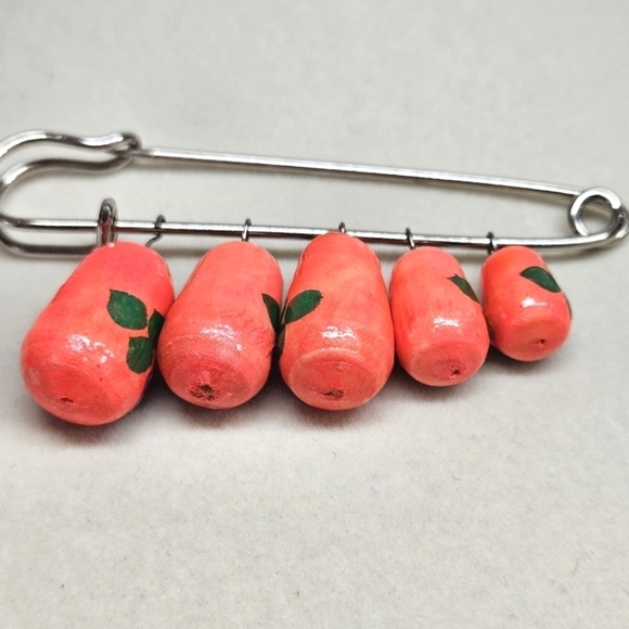 VINTAGE Matryoshka Russian Pink Nesting Dolls Hand Painted Brooch Pin - Picture 5 of 6